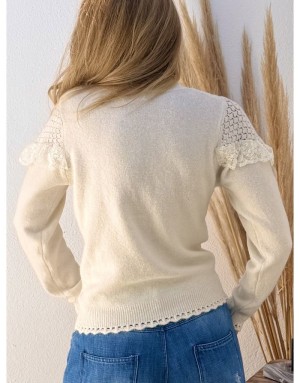 Pull fantaisie blanc cassé, maille pointelle Molly Bracken, détails de dentelle, référence LA1596CN