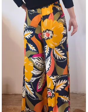 Le pantalon Flora de Molly Bracken est un pantalon ample et fluide à imprimé fleuri - Référence J142DP