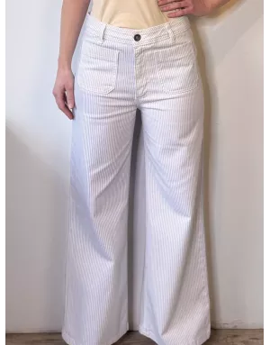 Pantalon toile coupe droite et large , rayé bleu ciel et blanc, poches plaquées devant et derrière - Référence GAETA