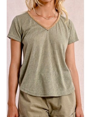 Tee-shirt d'aspect lin à encolure fantaisie en V Molly Bracken - Référence : T427DP KHAKI