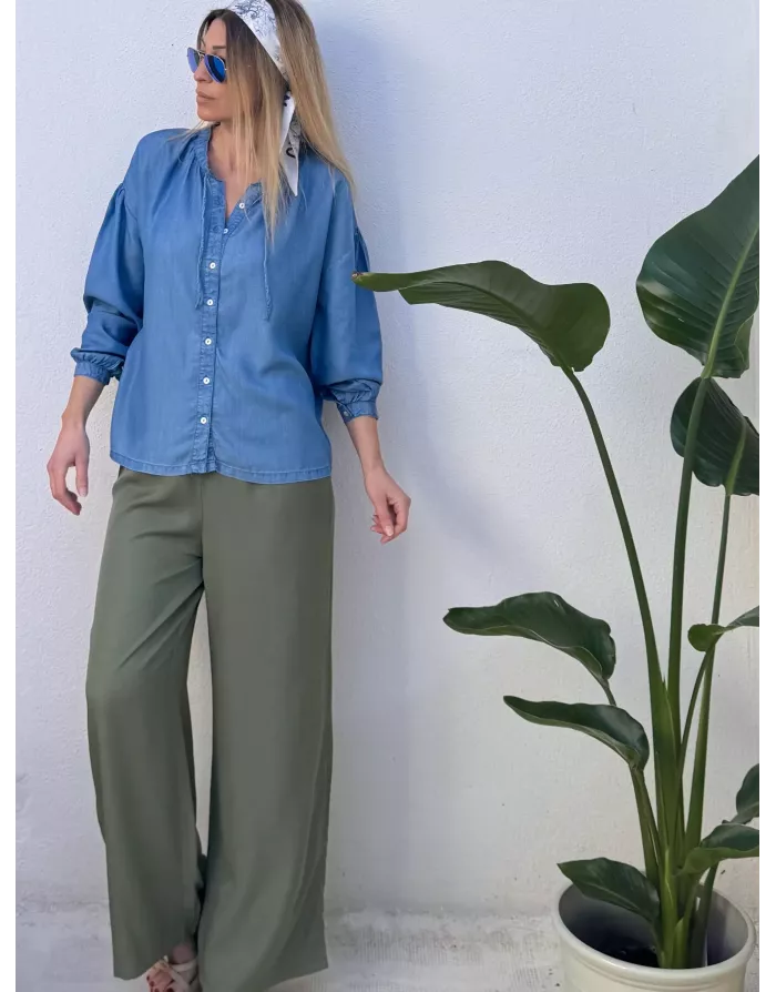 La blouse Apryl de Molly Bracken est une blouse fluide 100% lyocell, effet denim - Référence : Z622DE