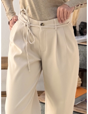 Pantalon Molly Bracken beige taille haute à pinces, lien à nouer, jambe large , référence T1867CH