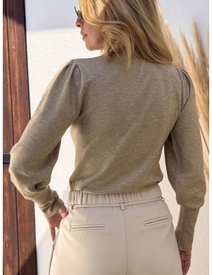 Pull fantaisie beige Molly Bracken, col montant ajouré, référence LA1619CN