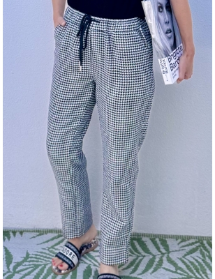 Pantalon décontracté noir et blanc, style jogger, motif pied-de-poule, Lili Sidonio pour Molly Brcken, référence PL260CH