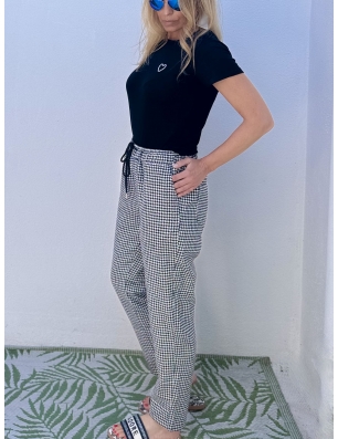 Pantalon décontracté noir et blanc, style jogger, motif pied-de-poule, Lili Sidonio pour Molly Brcken, référence PL260CH