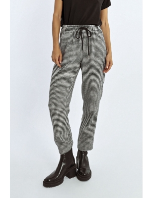 Pantalon décontracté noir et blanc, style jogger, motif pied-de-poule, Lili Sidonio pour Molly Brcken, référence PL260CH