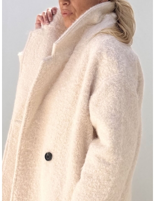 Manteau blanc cassé, coupe large effet laine duveteuse, Lili Sidonio pour Molly Bracken, réfèrence PLF106CH