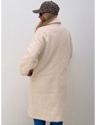 Manteau blanc cassé, coupe large effet laine duveteuse, Lili Sidonio pour Molly Bracken, réfèrence PLF106CH