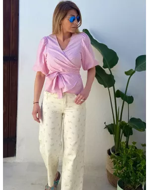 blouse chemise forme cache-coeur, coloris rose tendre avec rayures blanches, 60% coton, manches ballons - Référence : T1989DP