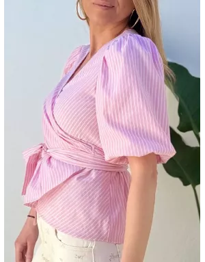 blouse chemise forme cache-coeur, coloris rose tendre avec rayures blanches, 60% coton, manches ballons - Référence : T1989DP