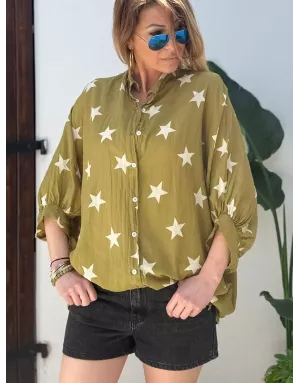 Chemise oversize et longue, kaki, voile de coton, motif étoiles, manches 3/4- Référence : Candelaria
