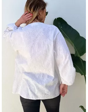 Blouse oversize, blanche, 100% coton, fines broderies motif cachemire, manches longues- Référence : Sardina