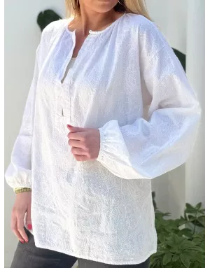 Blouse oversize, blanche, 100% coton, fines broderies motif cachemire, manches longues- Référence : Sardina