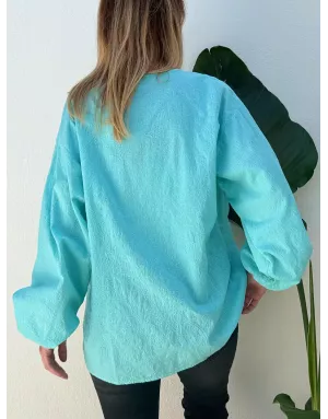 Blouse oversize, turquoise 100% coton, fines broderies motif cachemire, manches longues- Référence : Sardina