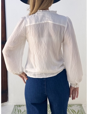 Blouse blanche romantique et fluide Molly Bracken, effet texturé, col victorien, référence G763CN