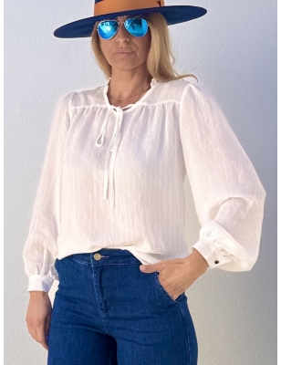 Blouse blanche romantique et fluide Molly Bracken, effet texturé, col victorien, référence G763CN