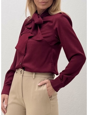 Chemisier satiné Molly Bracken, col lavallière à nouer, couleur bordeaux, référence R1327CH