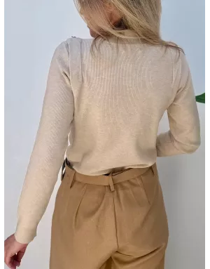 Pull col montant, finement côtelé, fantaisie sur les épaules, coloris beige,  Molly Bracken - Référence : T2113DN