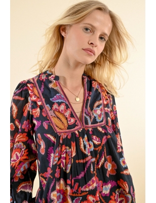 Blouse imprimé floral coloré Molly Bracken, plastron brodé en poitrine, manches longues élastiquées, référence Z508CN