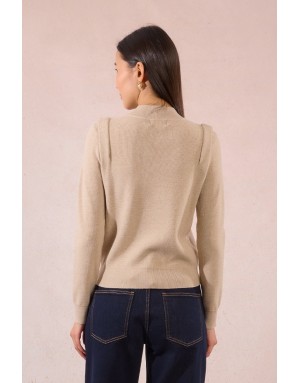 Pull col montant, finement côtelé, fantaisie sur les épaules, coloris beige,  Molly Bracken - Référence : T2113DN