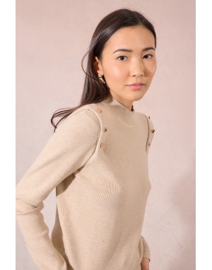 Pull col montant, finement côtelé, fantaisie sur les épaules, coloris beige,  Molly Bracken - Référence : T2113DN