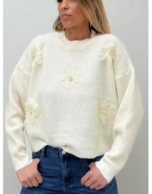 Pull fantaisie, grosse maille côtelée, fleurs fantaisies perlées, coloris blanc cassé,  Molly Bracken - Référence :LA1781DN