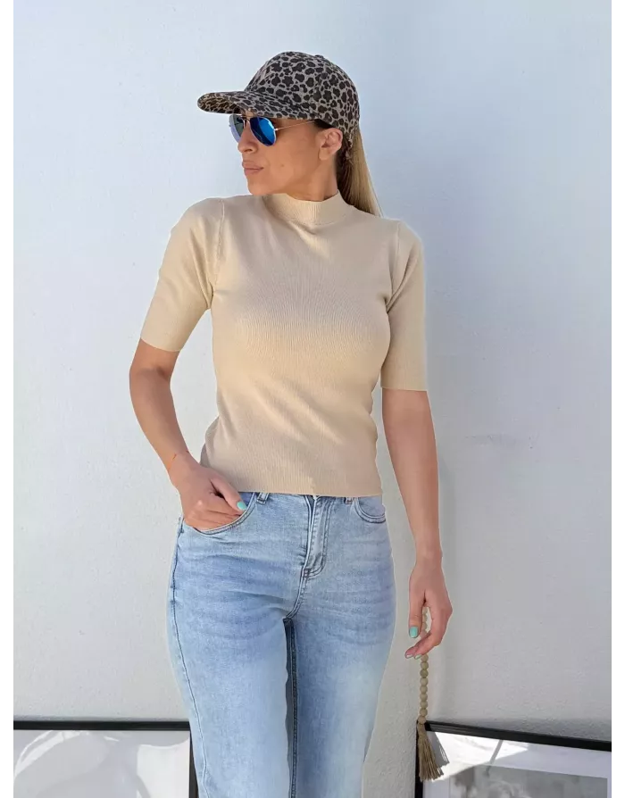Pull col montant, finement côtelé, manches courtes, coloris beige,  Molly Bracken - Référence : E1465DN beige