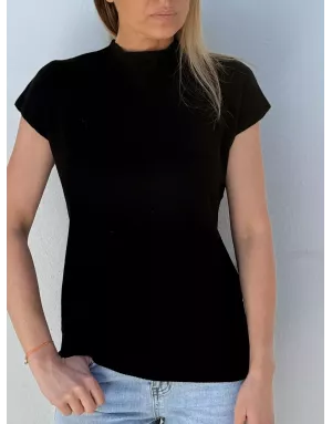 Pull col montant, finement côtelé, manches très courtes, coloris noir,  Molly Bracken - Référence : E1616DN