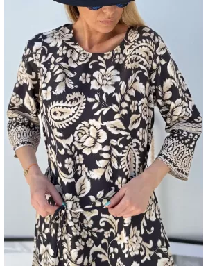 Robe coupe droite, imprimé floral beige sur fond noir, Molly Bracken, référence T2076DH