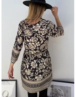 Robe coupe droite, imprimé floral beige sur fond noir, Molly Bracken, référence T2076DH