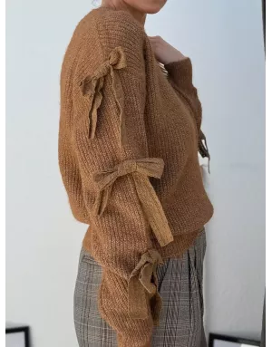 Pull fantaisie, grosse maille côtelée, noeuds fantaisies sur les manches, coloris camel,  Molly Bracken - Référence :LA1787DN