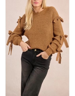Pull fantaisie, grosse maille côtelée, noeuds fantaisies sur les manches, coloris camel,  Molly Bracken - Référence :LA1787DN