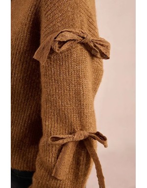 Pull fantaisie, grosse maille côtelée, noeuds fantaisies sur les manches, coloris camel,  Molly Bracken - Référence :LA1787DN