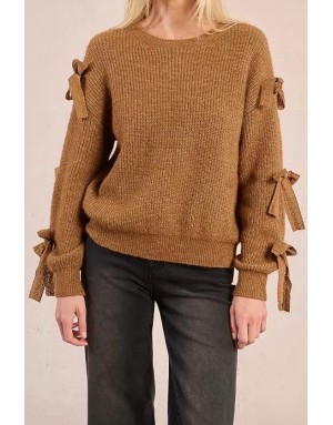 Pull fantaisie, grosse maille côtelée, noeuds fantaisies sur les manches, coloris camel,  Molly Bracken - Référence :LA1787DN