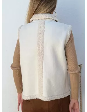 Gilet sans manches Molly Bracken, bi-matière, imitation peau retournée et mouton, coloris beige- Référence : T2132DH