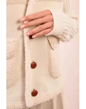 Gilet sans manches Molly Bracken, bi-matière, imitation peau retournée et mouton, coloris beige- Référence : T2132DH