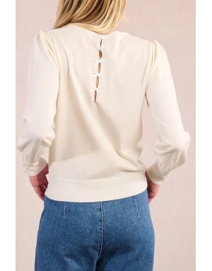 Pull fantaisie, encolure ronde, noeuds fantaisies, coloris blanc cassé  Molly Bracken - Référence : LA1840DN