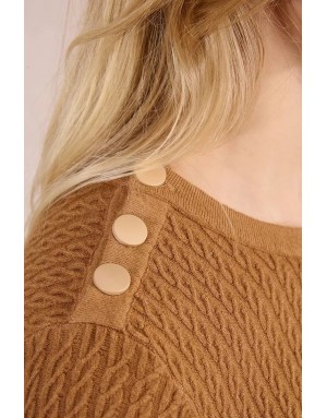 Pull maille torsadée, coupe ajustée, coloris camel, boutonnière aux épaules, Molly Bracken - Référence : LA906DN