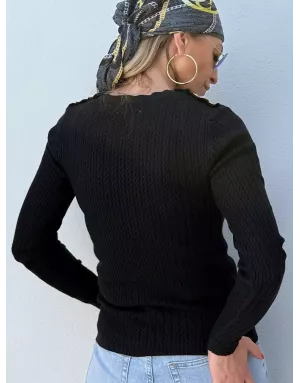 Pull maille torsadée, coupe ajustée, coloris noir, boutonnière aux épaules, Molly Bracken - Référence : LA906DN