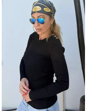 Pull maille torsadée, coupe ajustée, coloris noir, boutonnière aux épaules, Molly Bracken - Référence : LA906DN