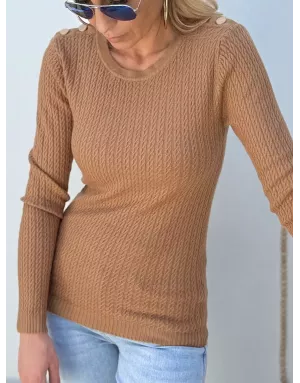 Pull maille torsadée, coupe ajustée, coloris camel, boutonnière aux épaules, Molly Bracken - Référence : LA906DN