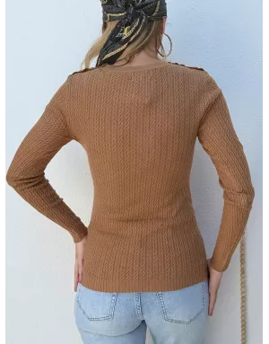 Pull maille torsadée, coupe ajustée, coloris camel, boutonnière aux épaules, Molly Bracken - Référence : LA906DN