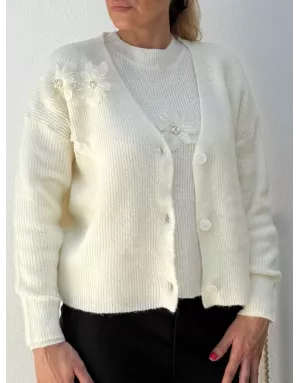 Gilet fantaisie, grosse maille côtelée, fleurs fantaisies perlées, coloris blanc cassé,  Molly Bracken - Référence :LA1782DN