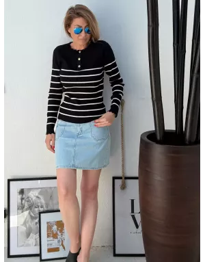 Pull fin rayé, maille côtelée, manches longues, encolure festonné, coloris noir/blanc  Molly Bracken - Référence : LA1834DN