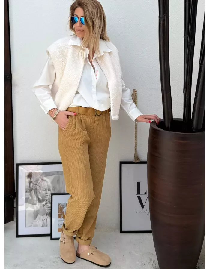 Pantalon velours côtelé Molly Bracken, taille haute, coupe droite légèrement ballon, ceinture amovible - Référence : T1432DN