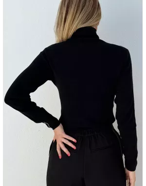 Pull noir fin et côtelé, col roulé, bandes de strass fantaisie sur les manches jusqu'au col, Lili Sidonio, référence LAL502DN