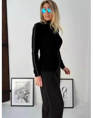 Pull noir fin et côtelé, col roulé, bandes de strass fantaisie sur les manches jusqu'au col, Lili Sidonio, référence LAL502DN
