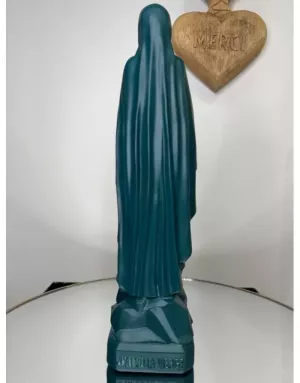 Statuette de la Vierge de Lourdes – Symbole de grâce et de pureté