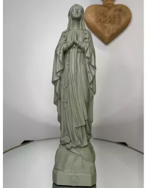 Statuette de la Vierge de Lourdes – Symbole de grâce et de pureté