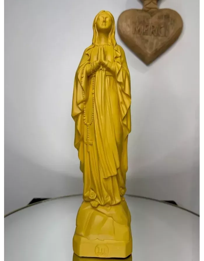 Statuette de la Vierge de Lourdes – Symbole de grâce et de pureté
